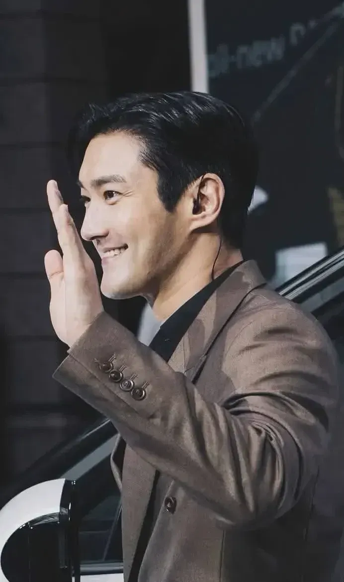 Special wallpaper made by Choi Siwon's fans