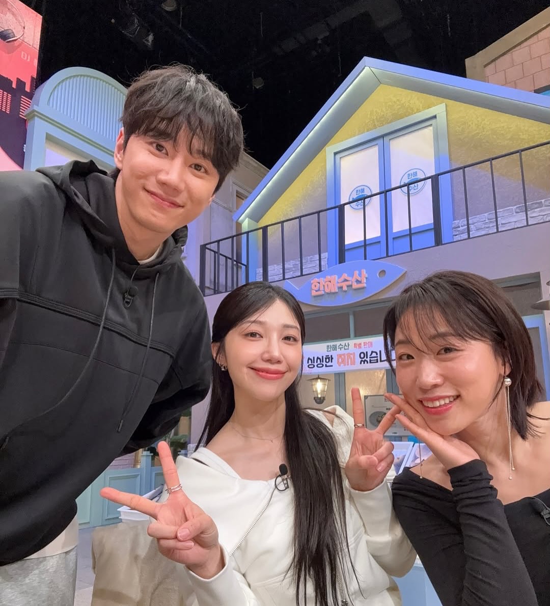 Behind-the-scenes cut of Lee Junyoung