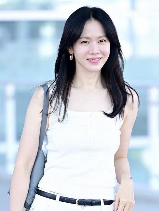 Behind-the-scenes cut of Son Yejin