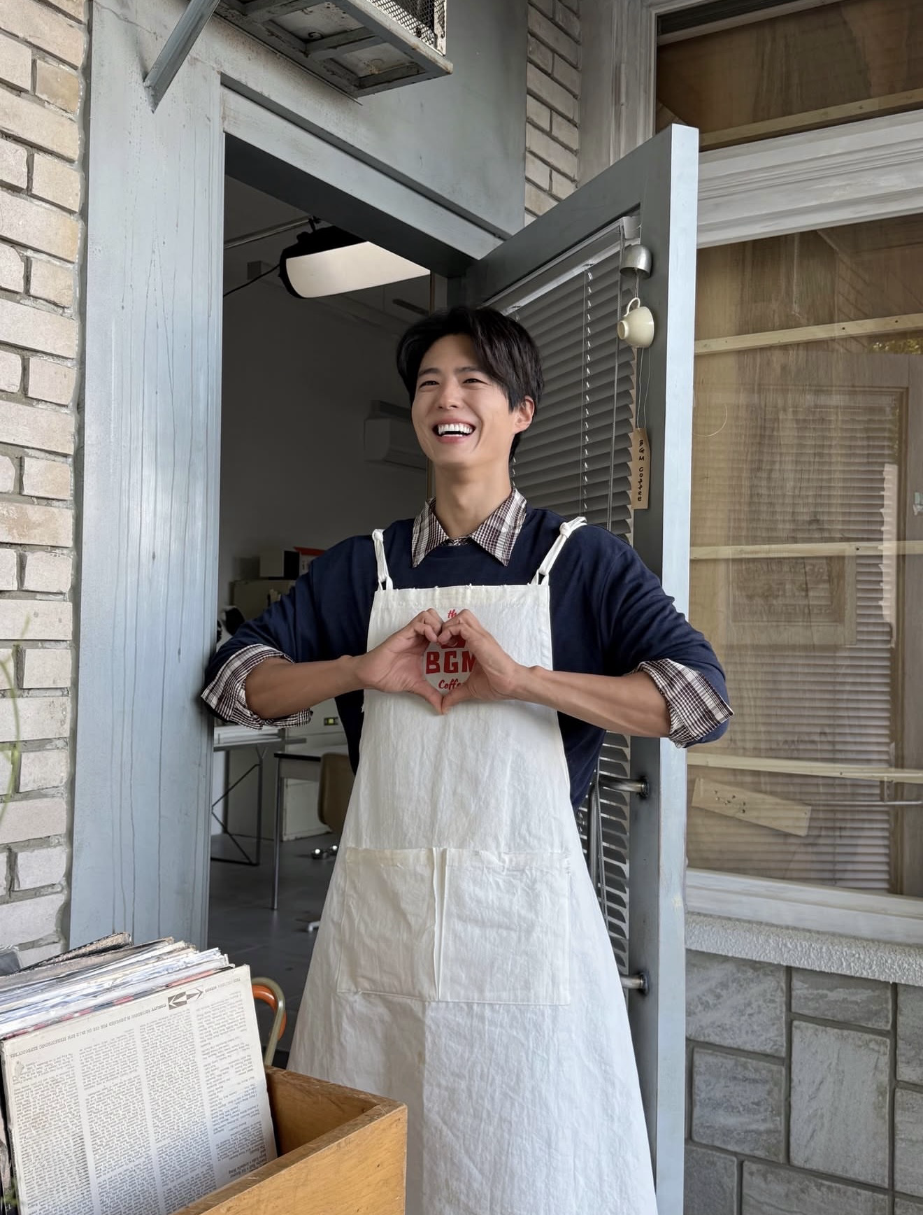 Behind-the-scenes cut of Park Bogum