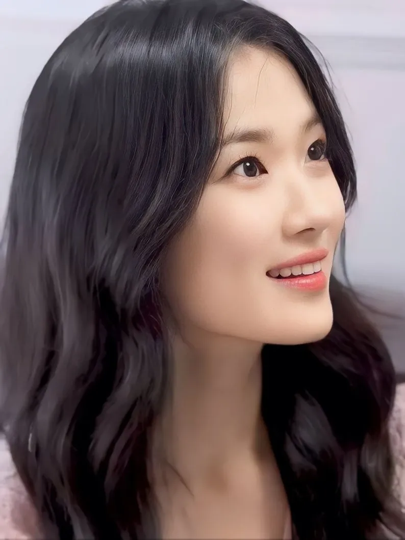 A moment captured by a fan of Kim Hyeyoon