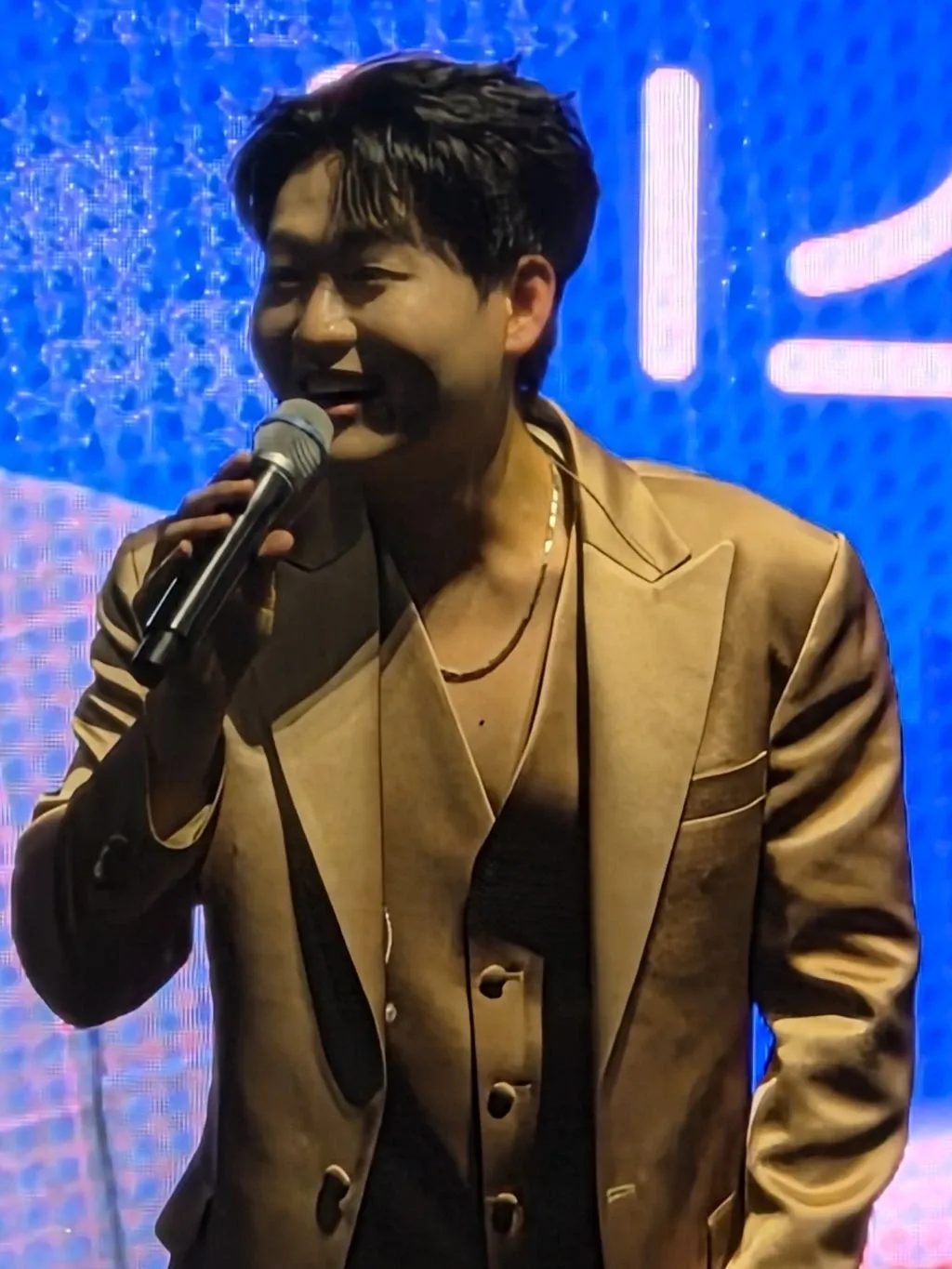 A moment captured by a fan of Min Soohyun