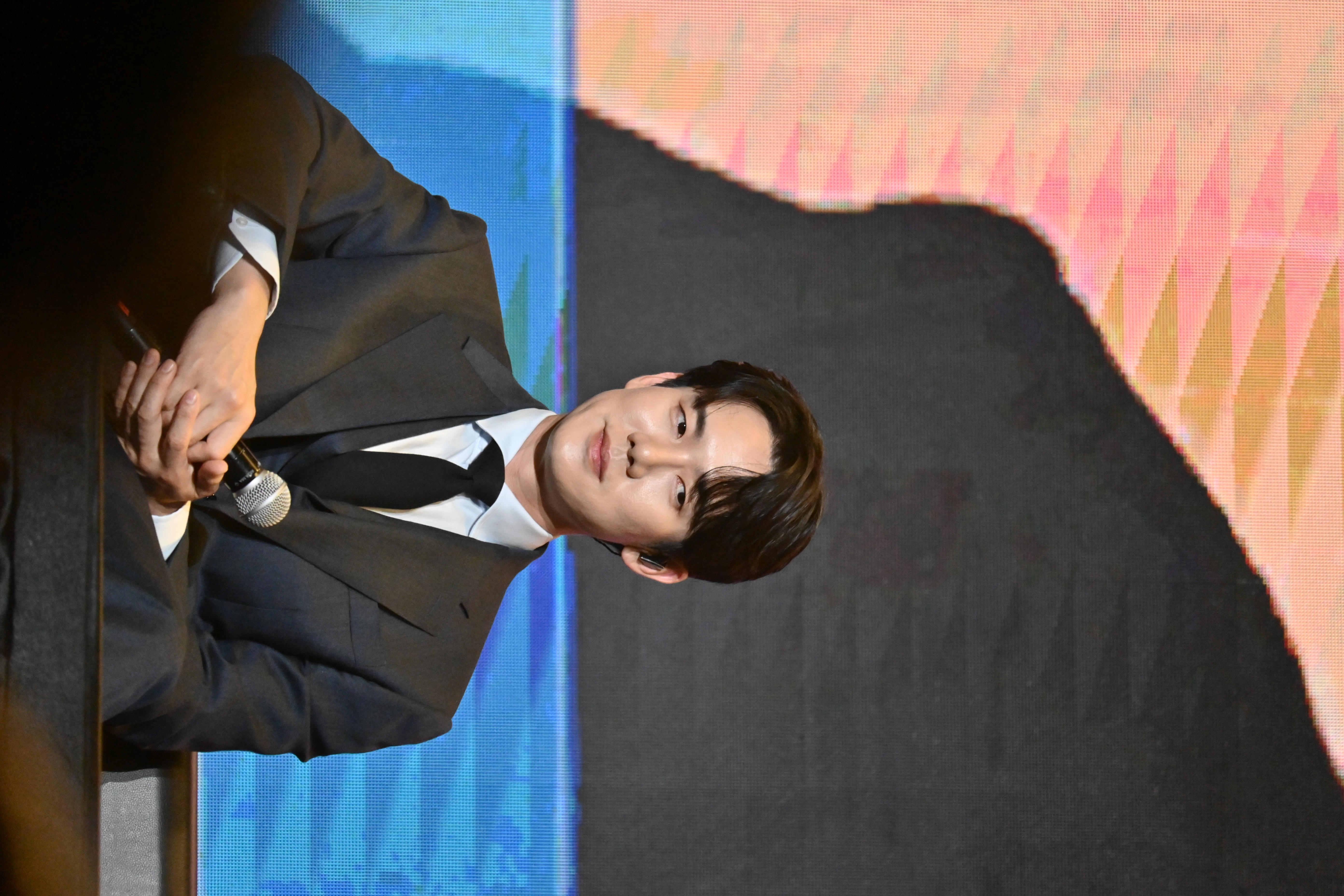 A moment captured by a fan of Yoo Yeonseok