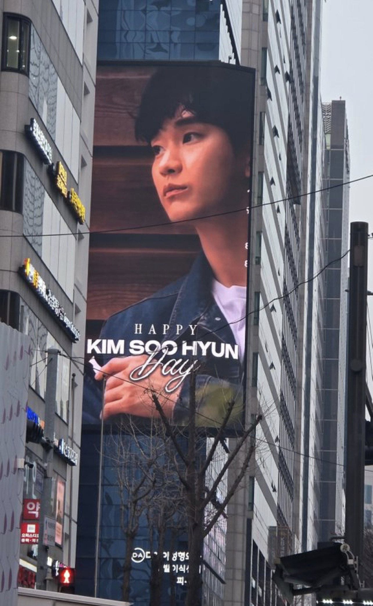 粉絲拍下的金秀賢瞬間