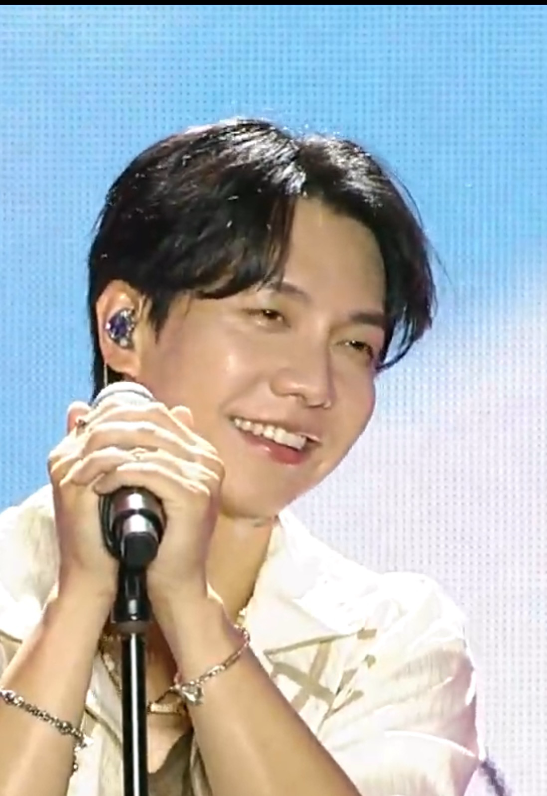 A moment captured by a fan of Lee Seunggi