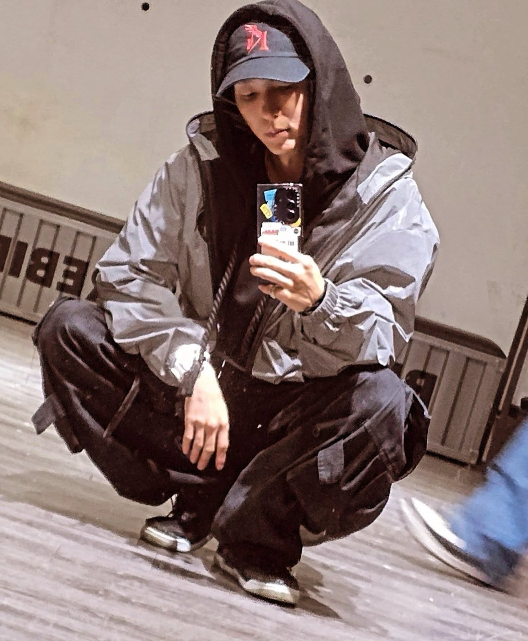 Behind-the-scenes cut of Lee Joongi