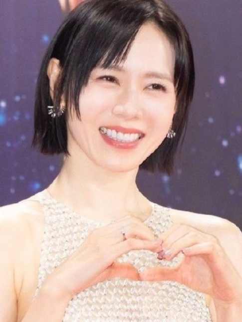 孙艺珍的近期活动照