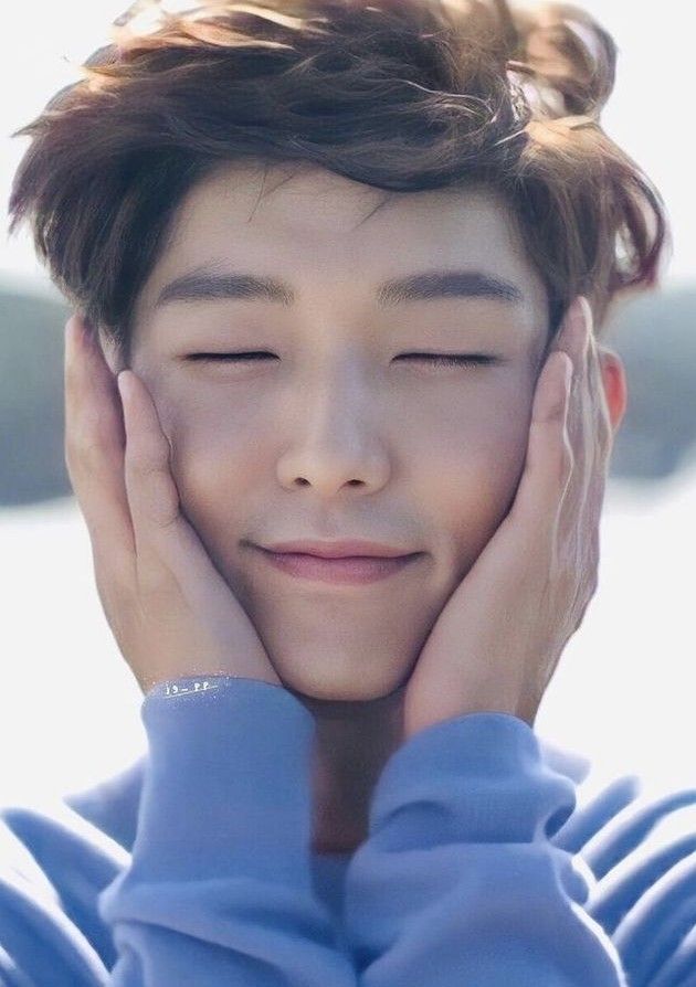 A moment captured by a fan of Lee Joongi