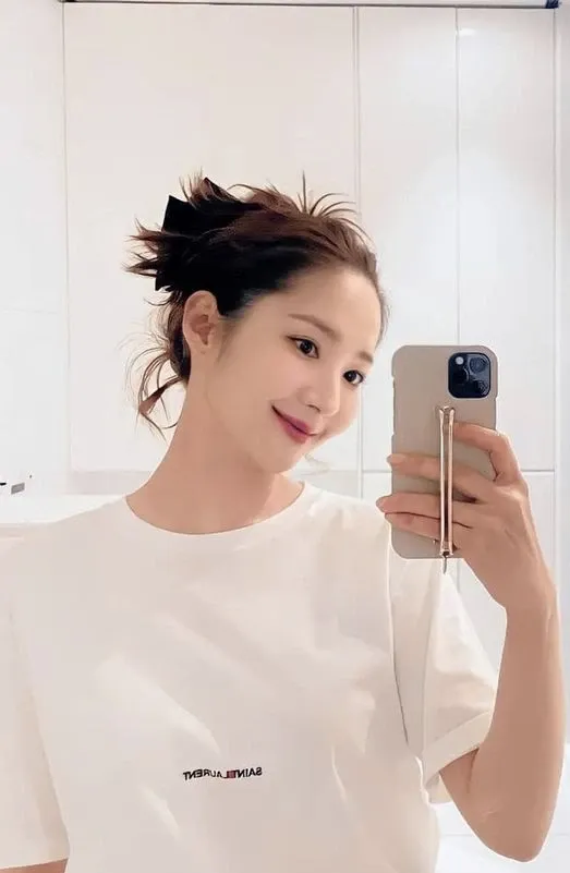 Latest photo of Park Minyoung