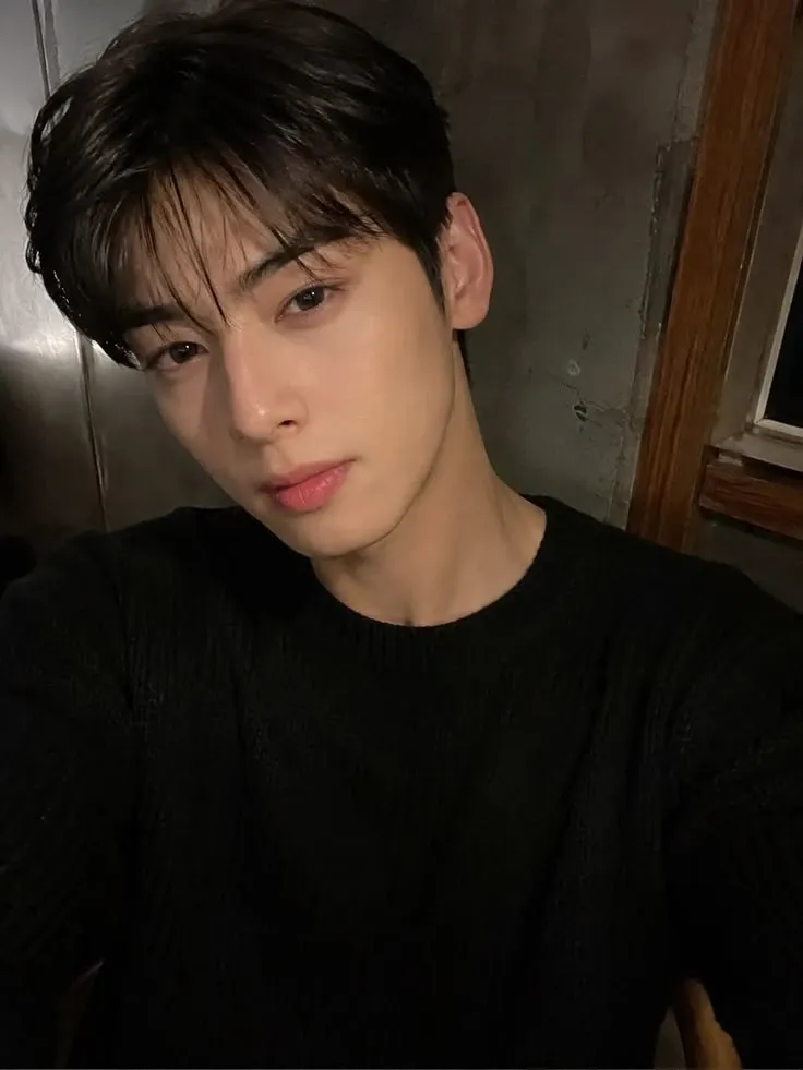 Recent activity shot of Cha Eunwoo