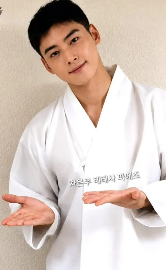 Latest photo of Cha Eunwoo