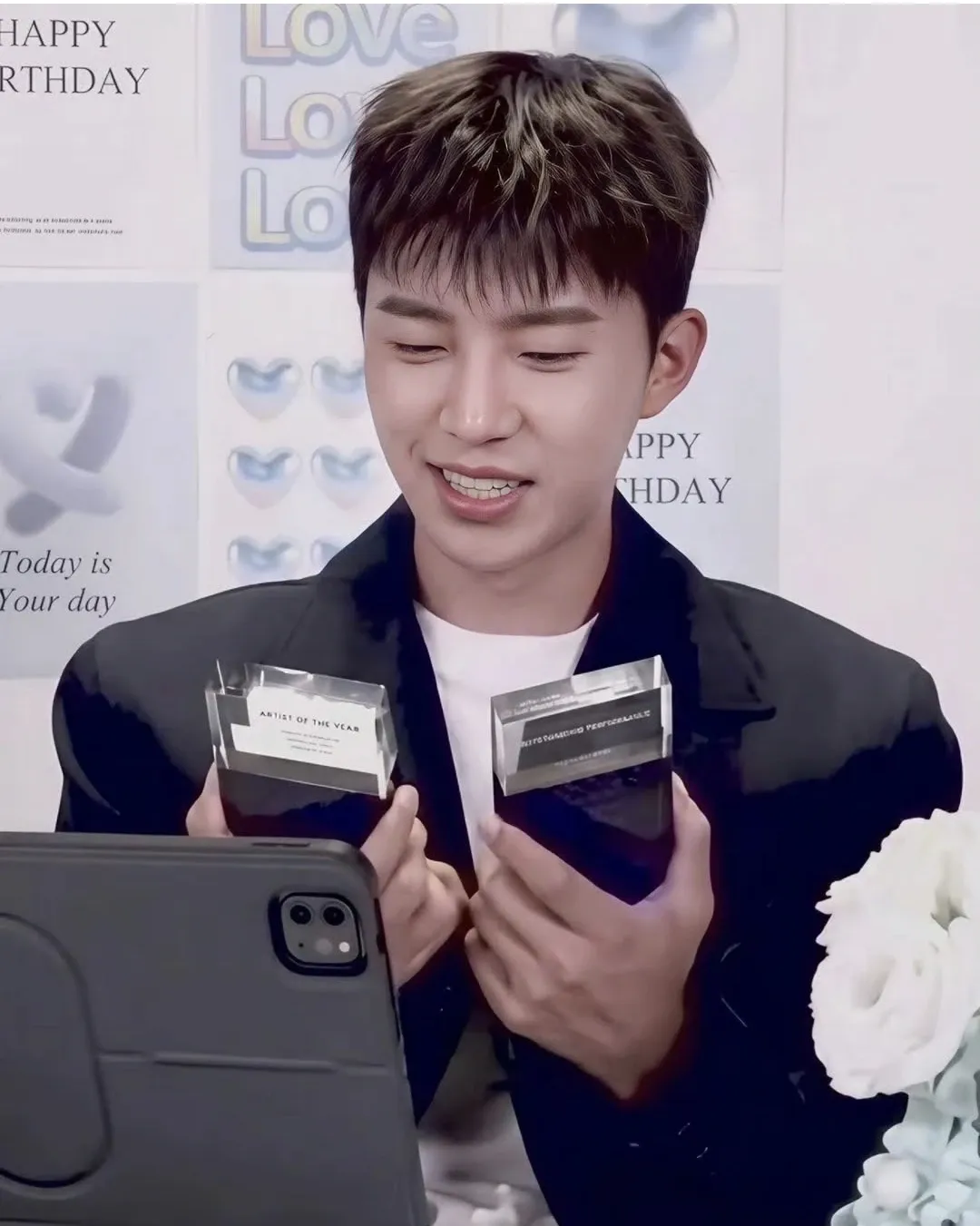 Cuplikan di balik layar dari Lim Youngwoong