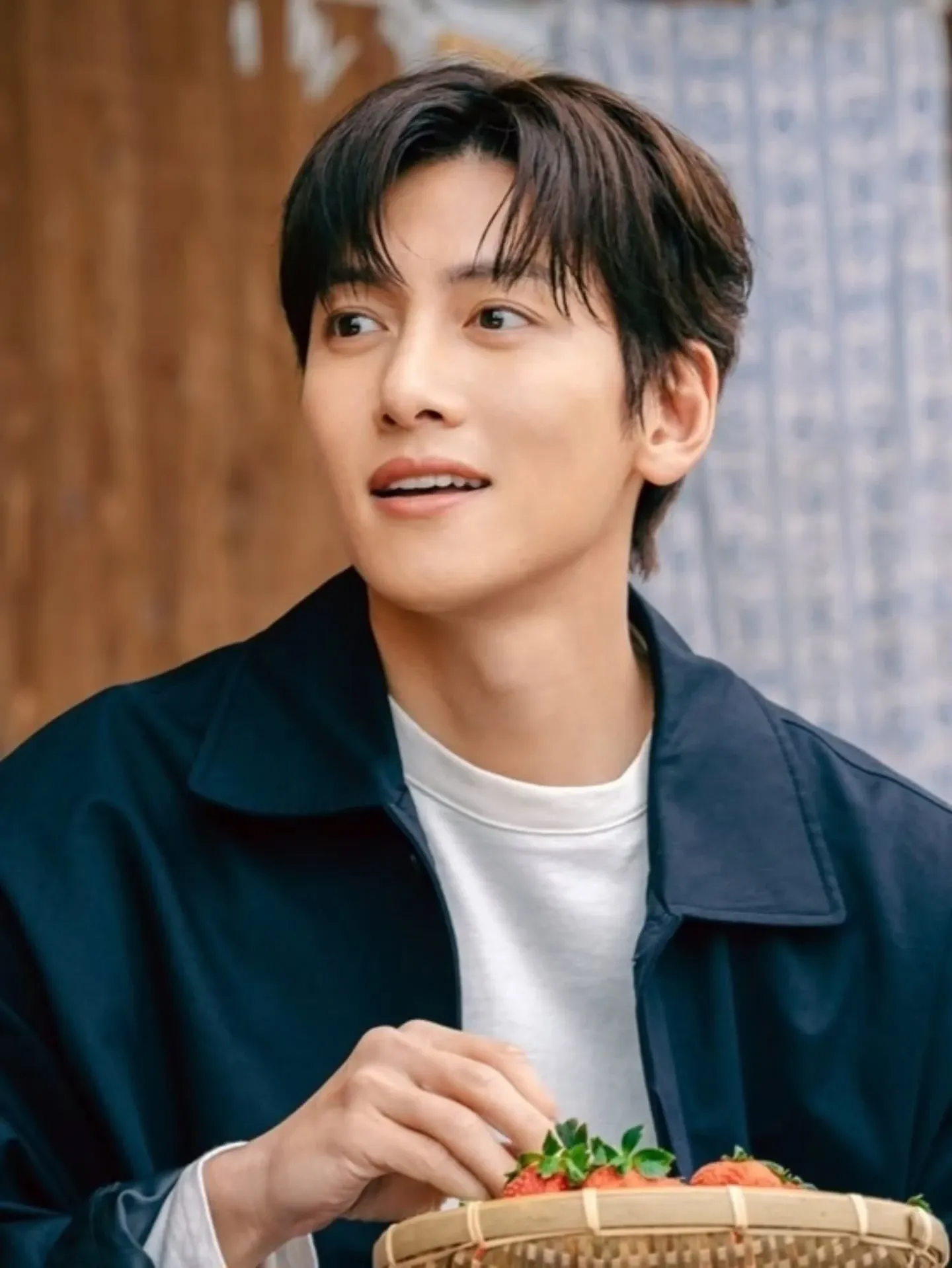 Behind-the-scenes cut of Ji Changwook