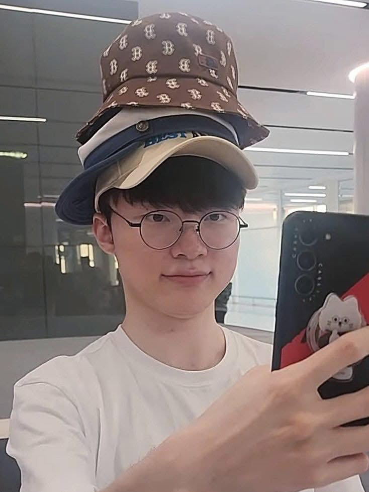 Behind-the-scenes cut of Faker