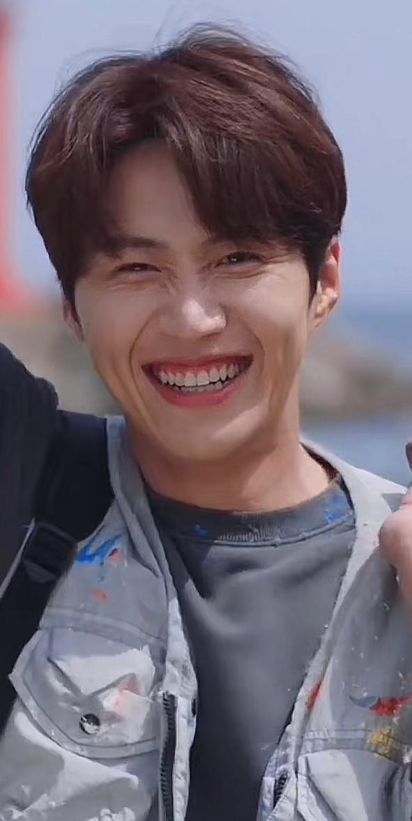 粉絲為金宣虎分享的情感桌布