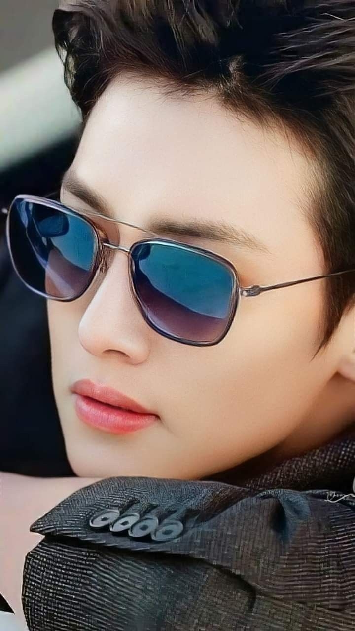 Behind-the-scenes cut of Ji Changwook