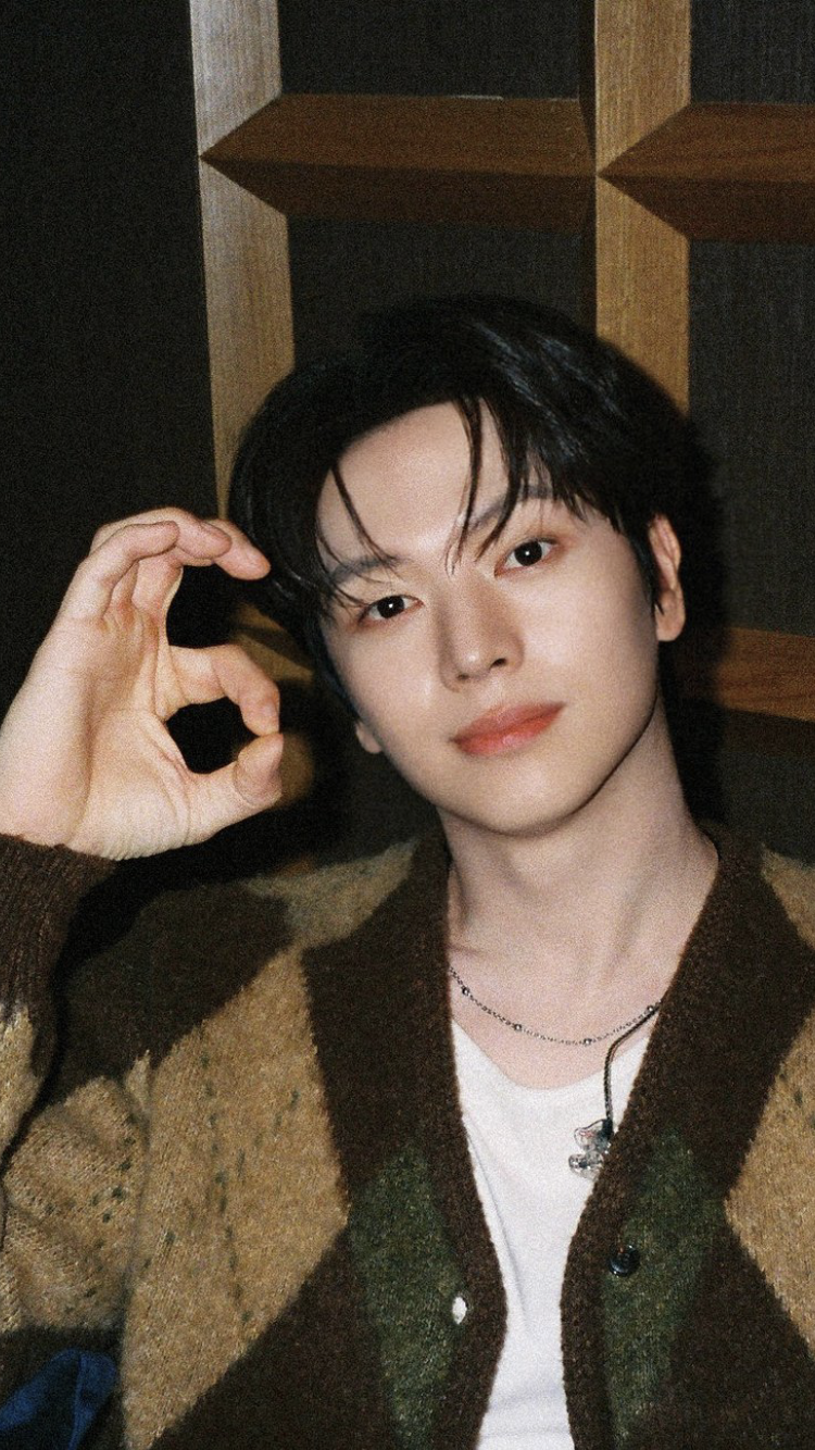 A moment captured by a fan of Yook Sungjae