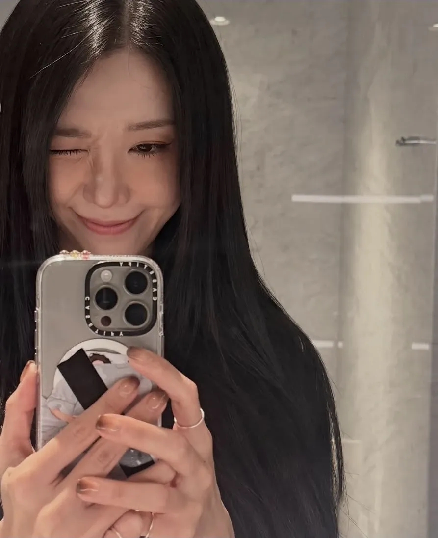 A moment captured by a fan of Jung Eunji