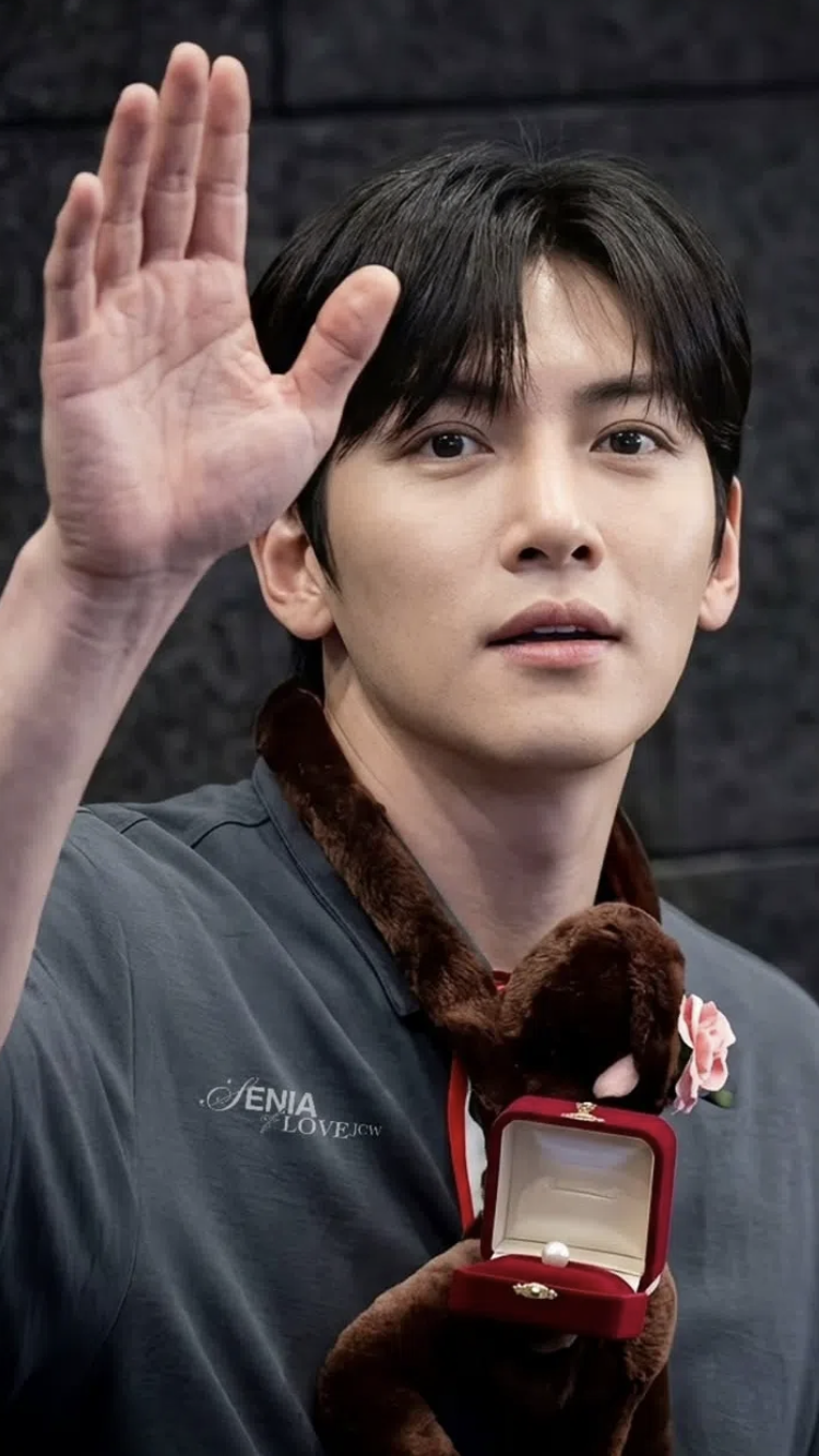 Latest photo of Ji Changwook