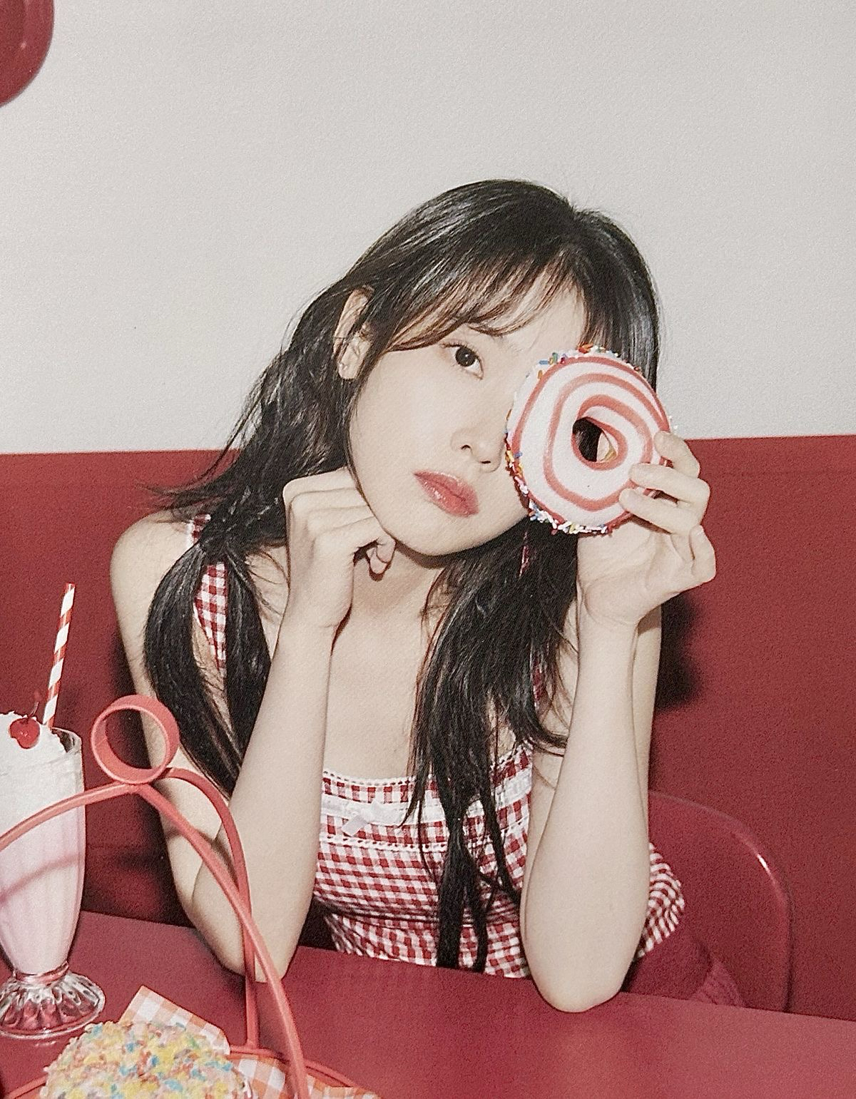 Behind-the-scenes cut of IU