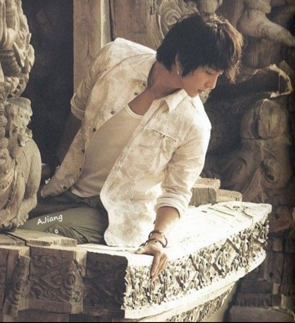 A moment captured by a fan of Lee Joongi