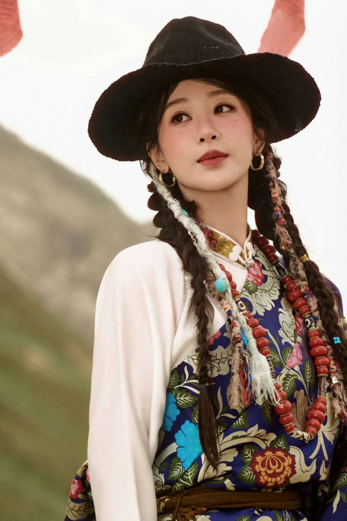 Behind-the-scenes cut of Yang Zi