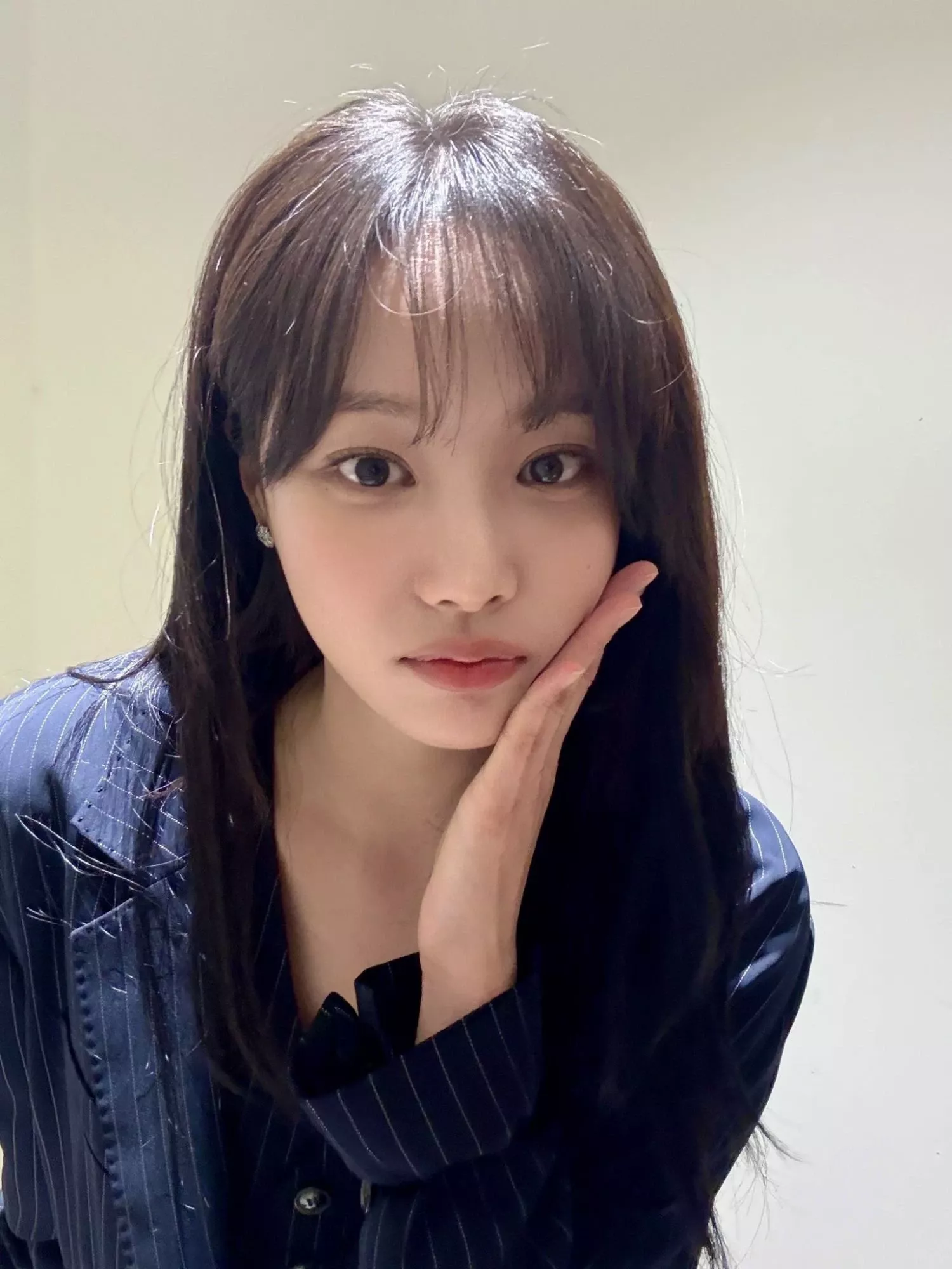 Behind-the-scenes cut of Yeonwoo