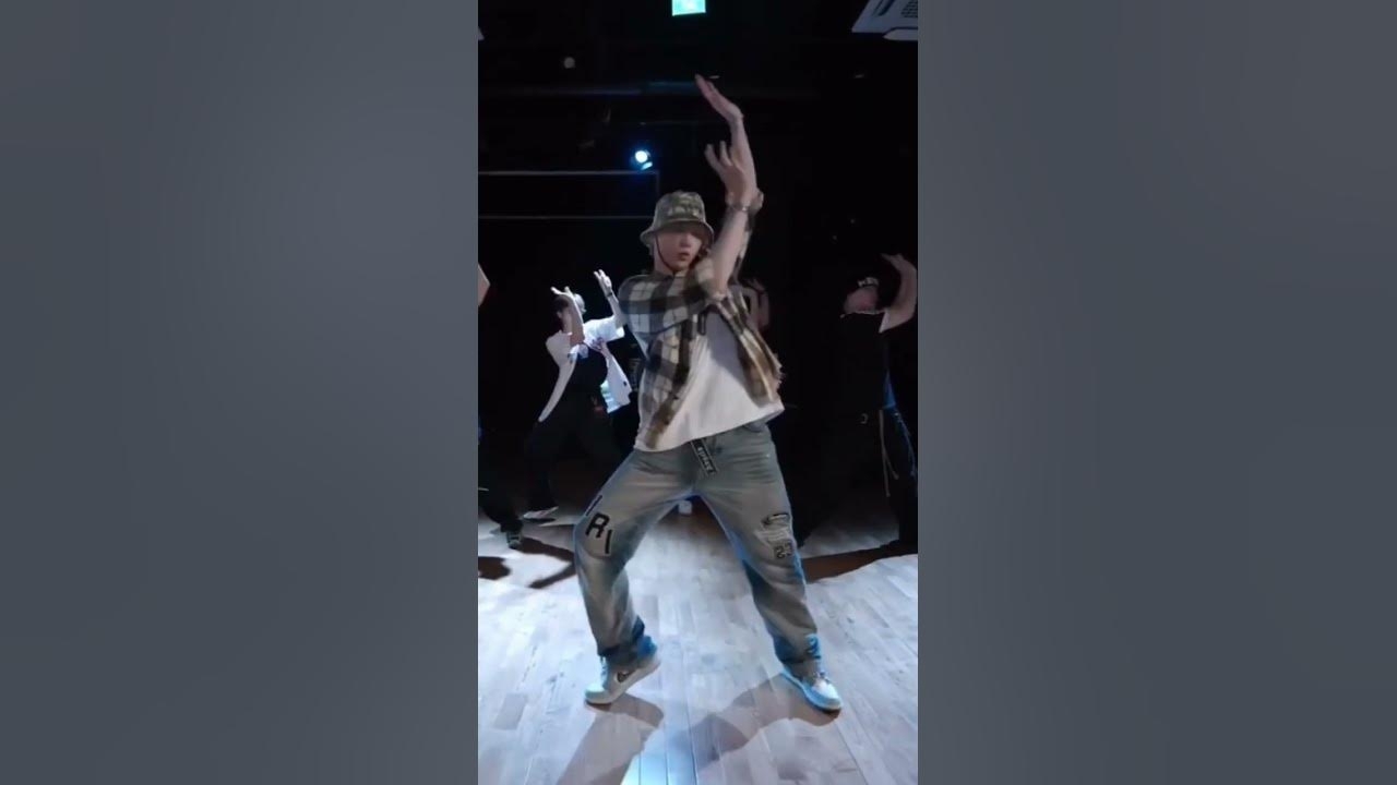 Behind-the-scenes cut of Nam Joohyuk