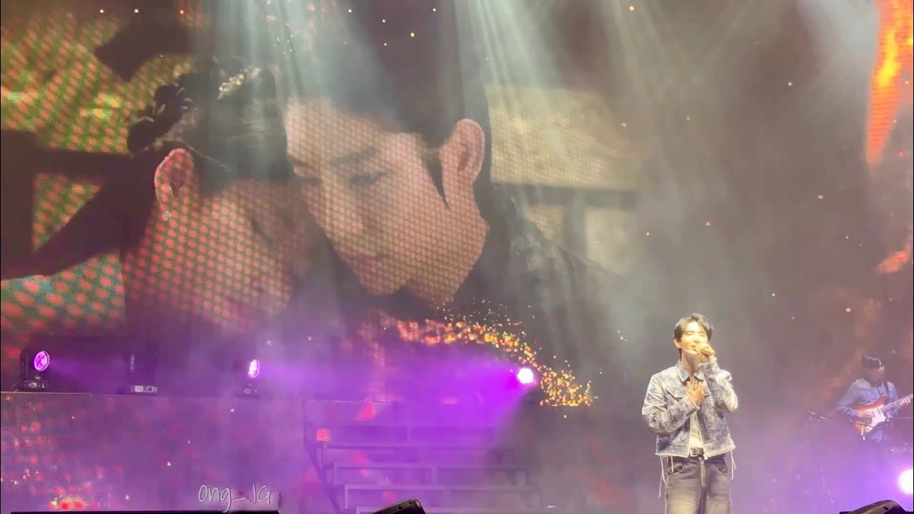 A moment captured by a fan of Lee Joongi