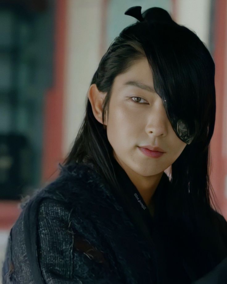 Behind-the-scenes cut of Lee Joongi