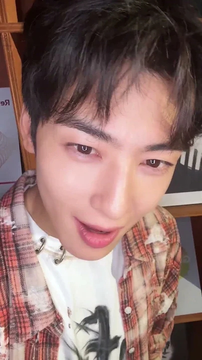 Recent activity shot of Cha Eunwoo