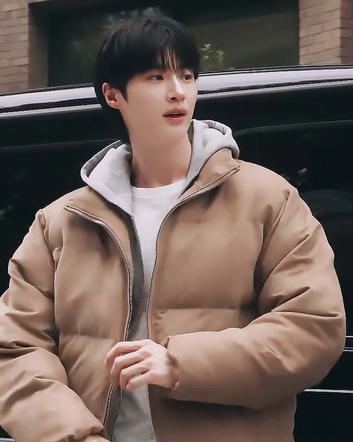 A moment captured by a fan of Byeon Wooseok