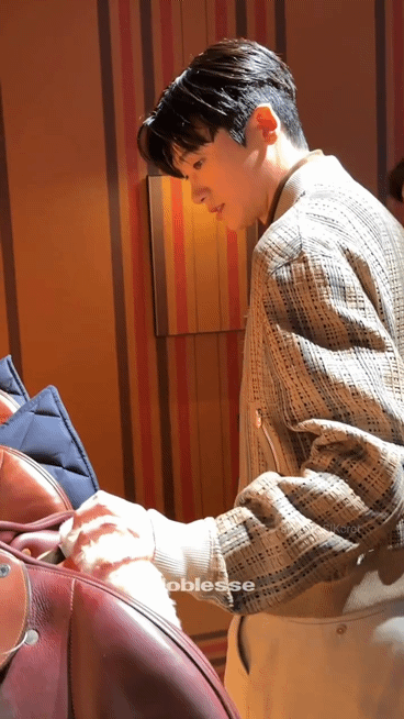 Behind-the-scenes cut of Park Hyungsik