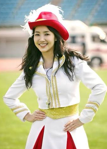 Behind-the-scenes cut of Park Minyoung