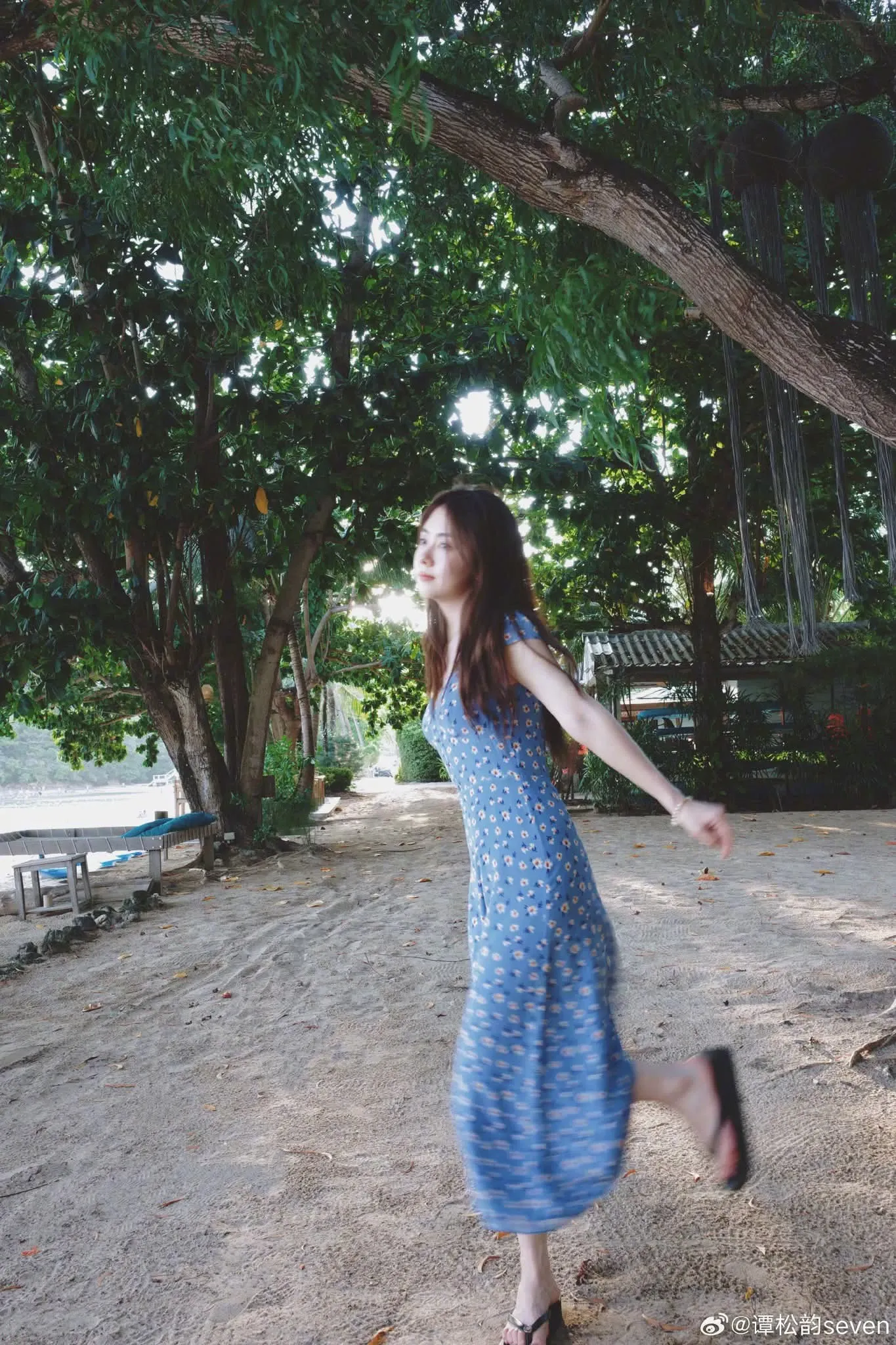 Behind-the-scenes cut of Tan Song Yun