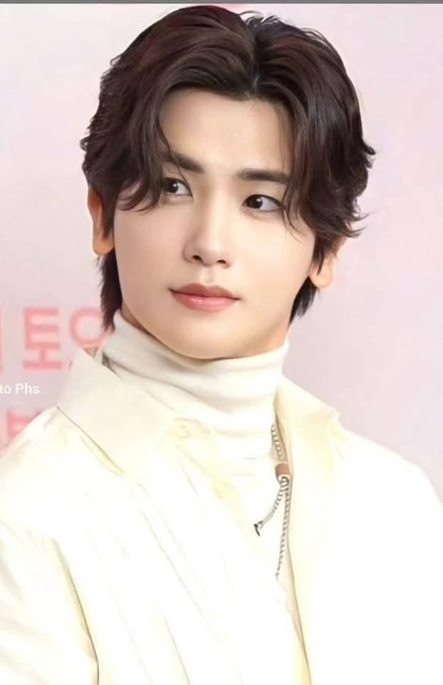 Recent activity shot of Park Hyungsik