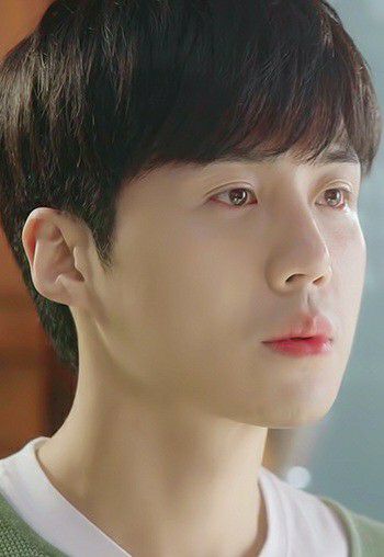 Behind-the-scenes cut of Kim Seonho