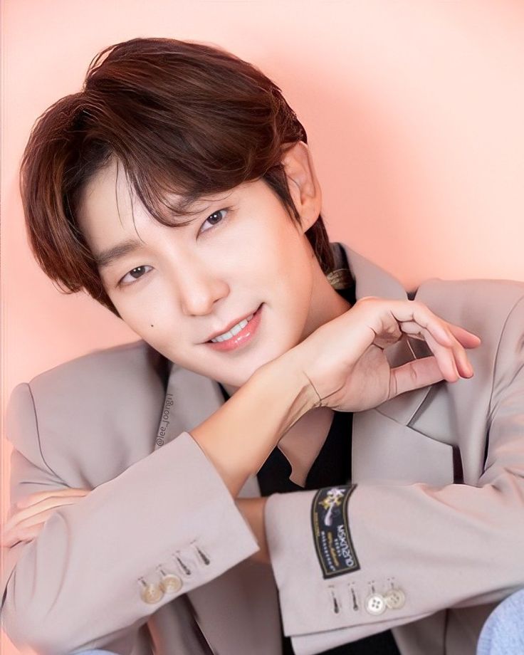 Behind-the-scenes cut of Lee Joongi