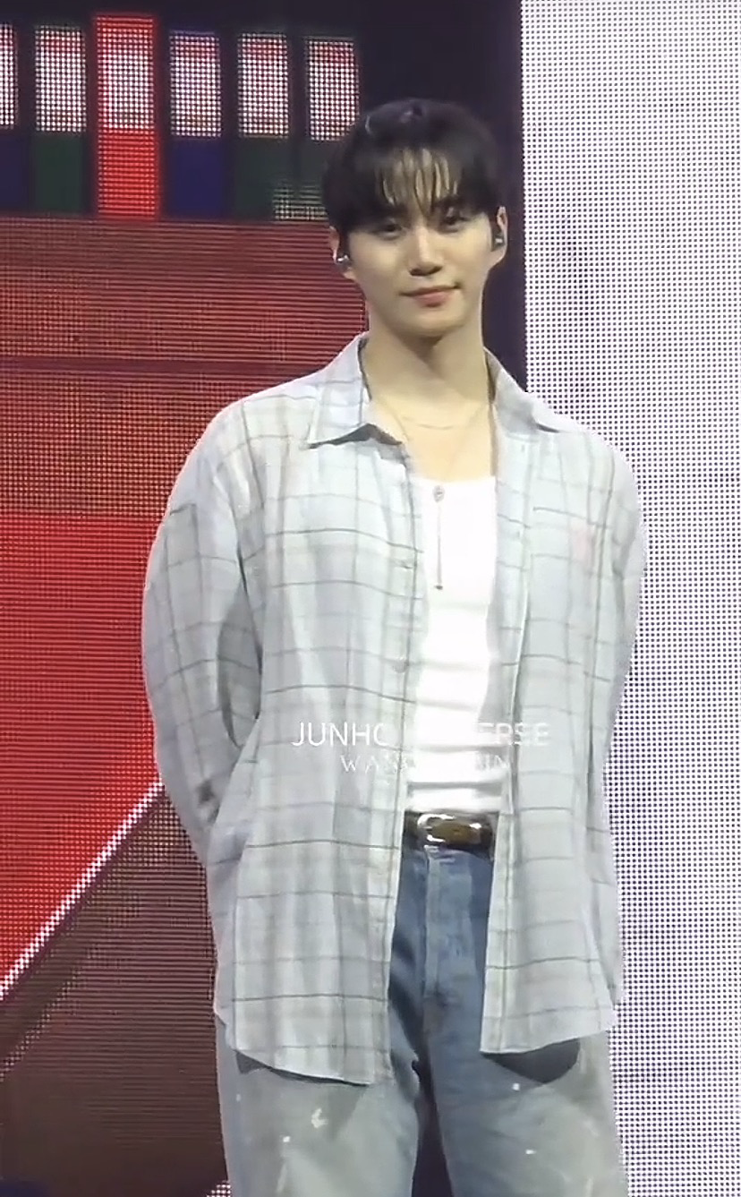 イ・ジュノの最近の活動ショット