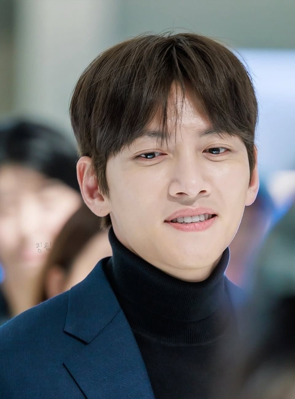 粉丝拍下的池昌旭瞬间