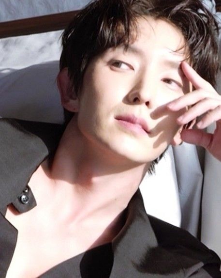 A moment captured by a fan of Lee Joongi