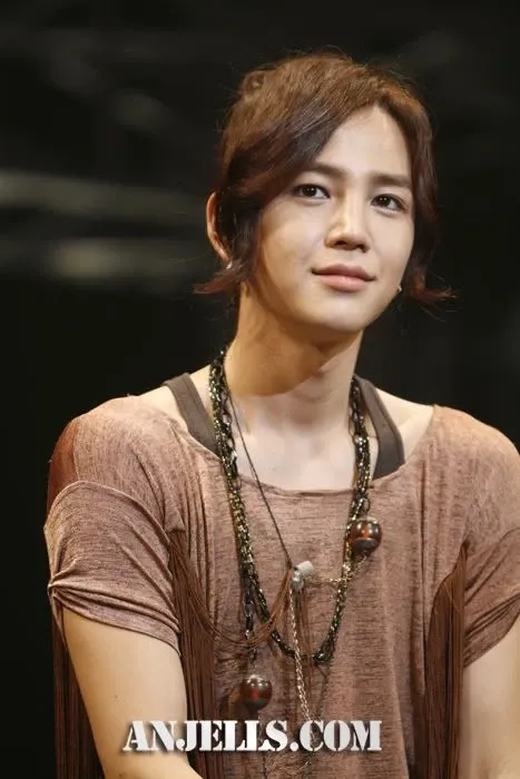 Recent activity shot of Jang Geunsuk