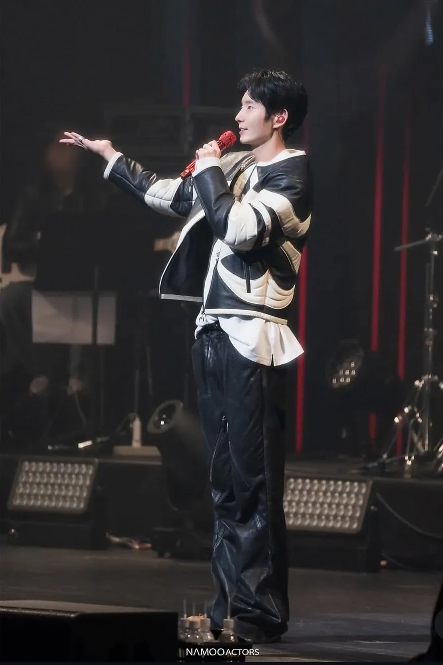 Behind-the-scenes cut of Lee Joongi