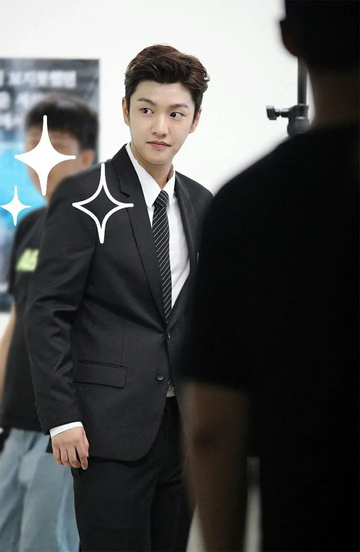 Behind-the-scenes cut of Shin Wonho