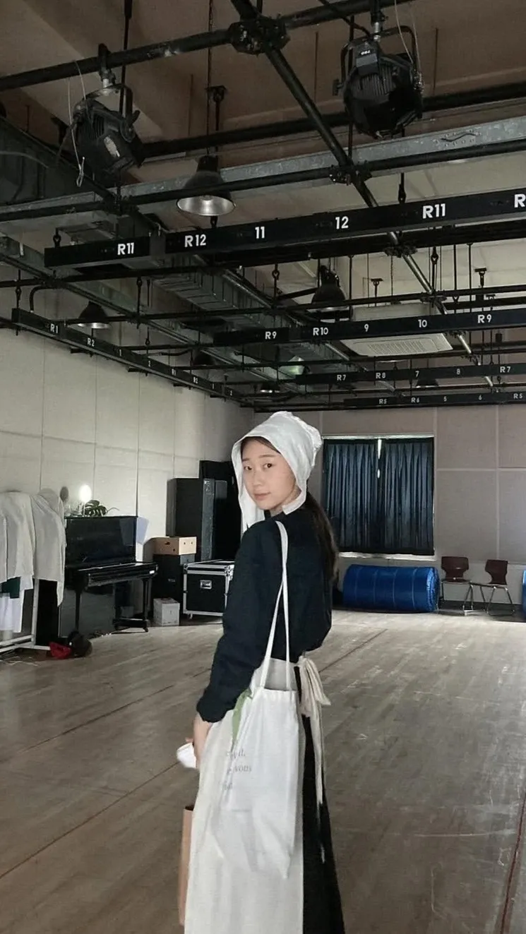 Behind-the-scenes cut of Han Yeji