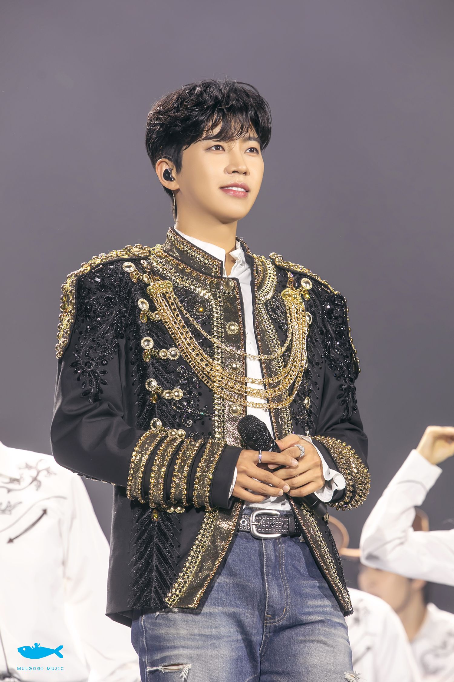 Behind-the-scenes cut of Lim Youngwoong