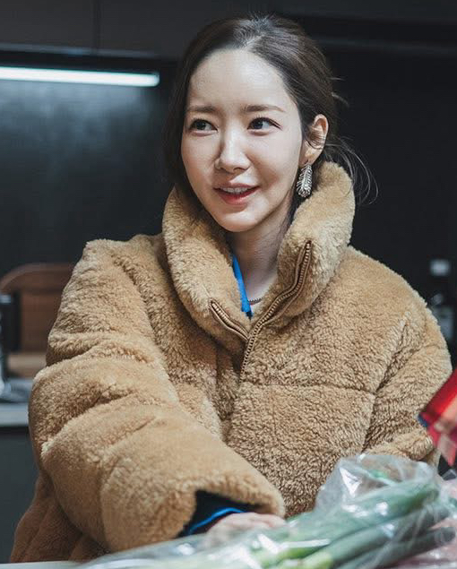 Behind-the-scenes cut of Park Minyoung