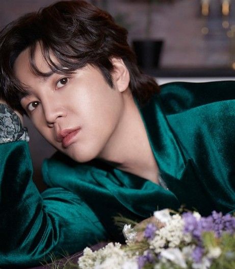 A moment captured by a fan of Jang Geunsuk