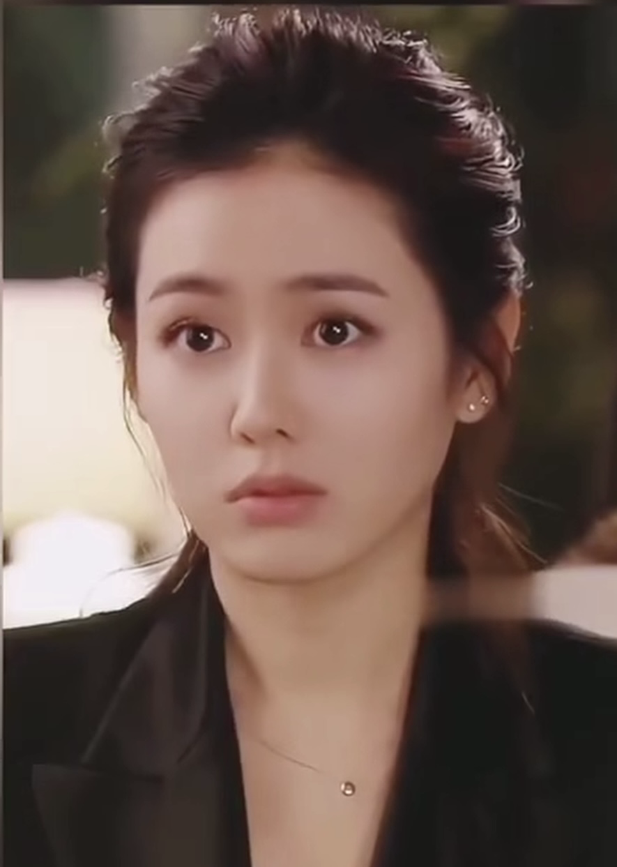 Currently spotlighted celeb post