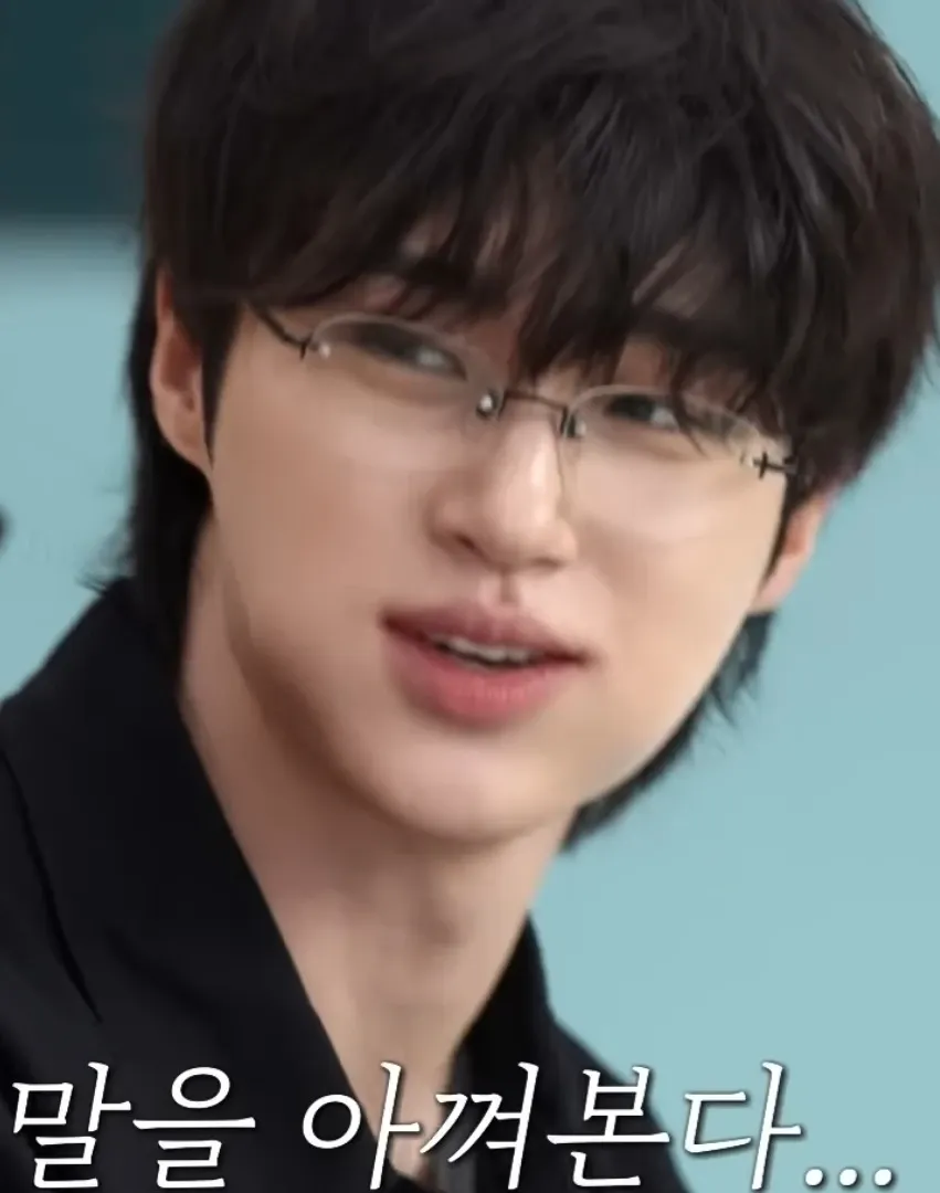 Behind-the-scenes cut of Byeon Wooseok